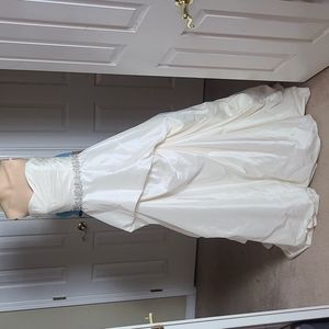 BLISS BY MONIQUE LHUILLIER WEDDING GOWN (DRESS)